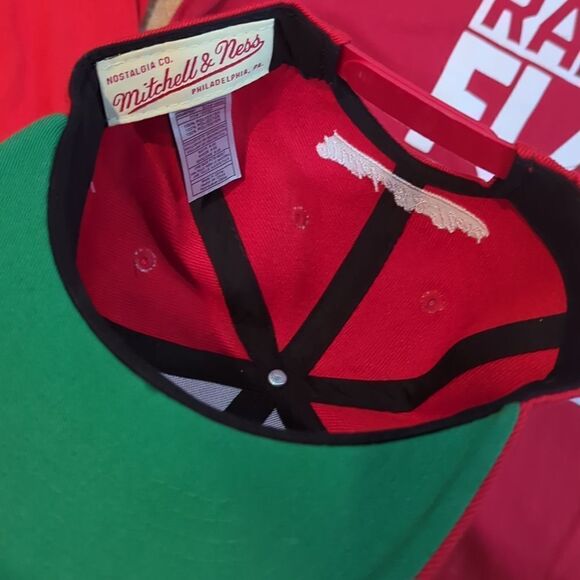 Tampa Bay Buccaneers fan, 2 tees, hat, coin tray bundle! - Picture 9 of 10